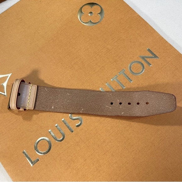 Louis Vuitton Poignet as a Bracelet - Picture 12 of 16